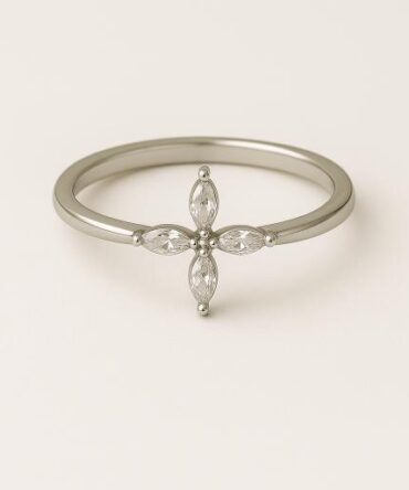Petal Spark Silver Ring