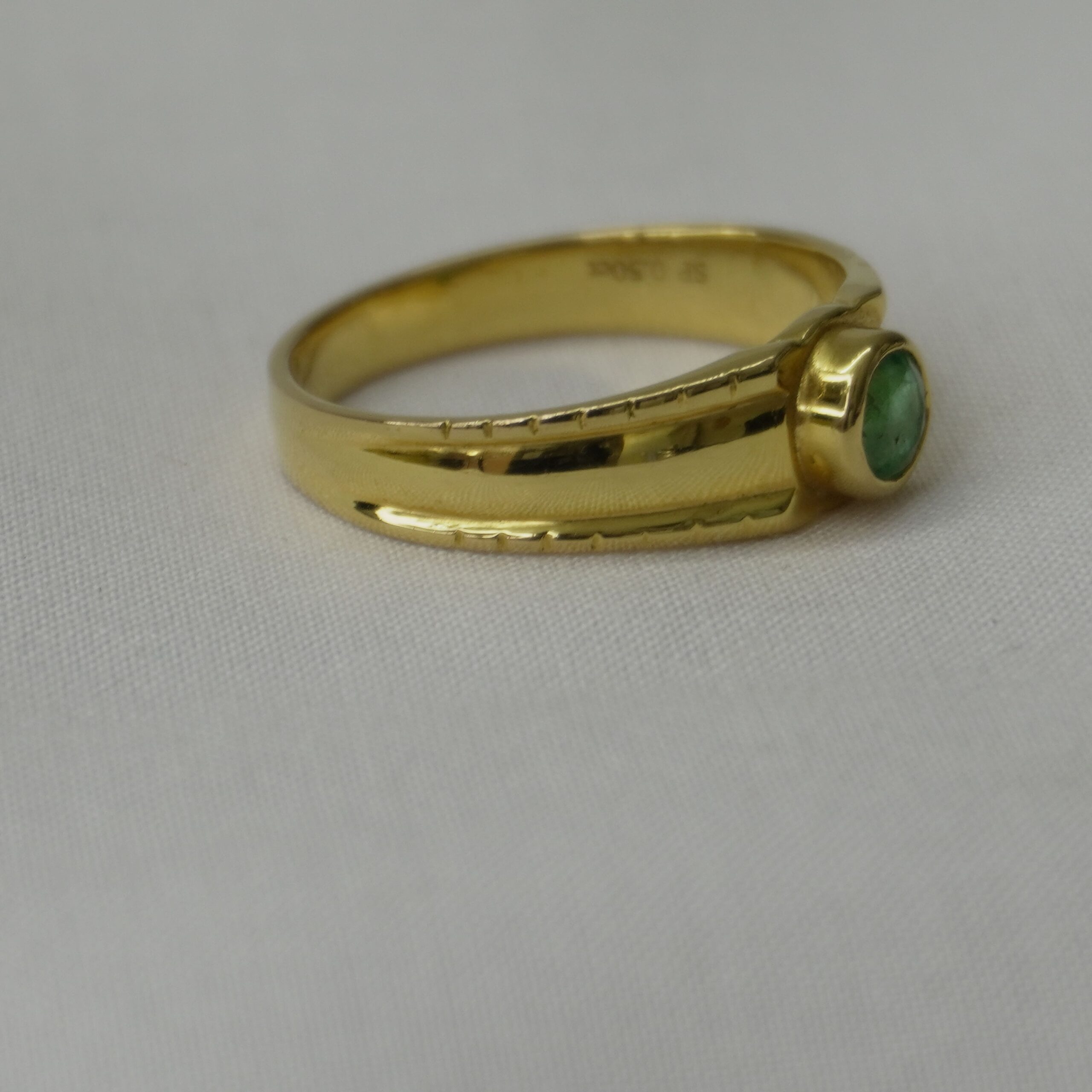 Regal Green Gem Ring - Image 2