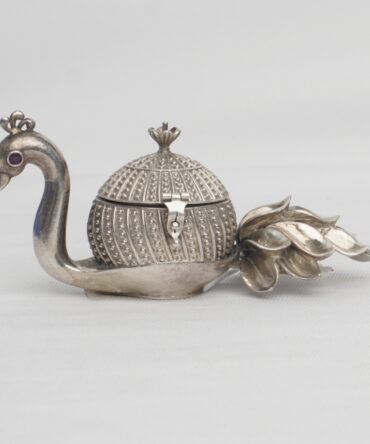 Antique Nags Kunkumachimil