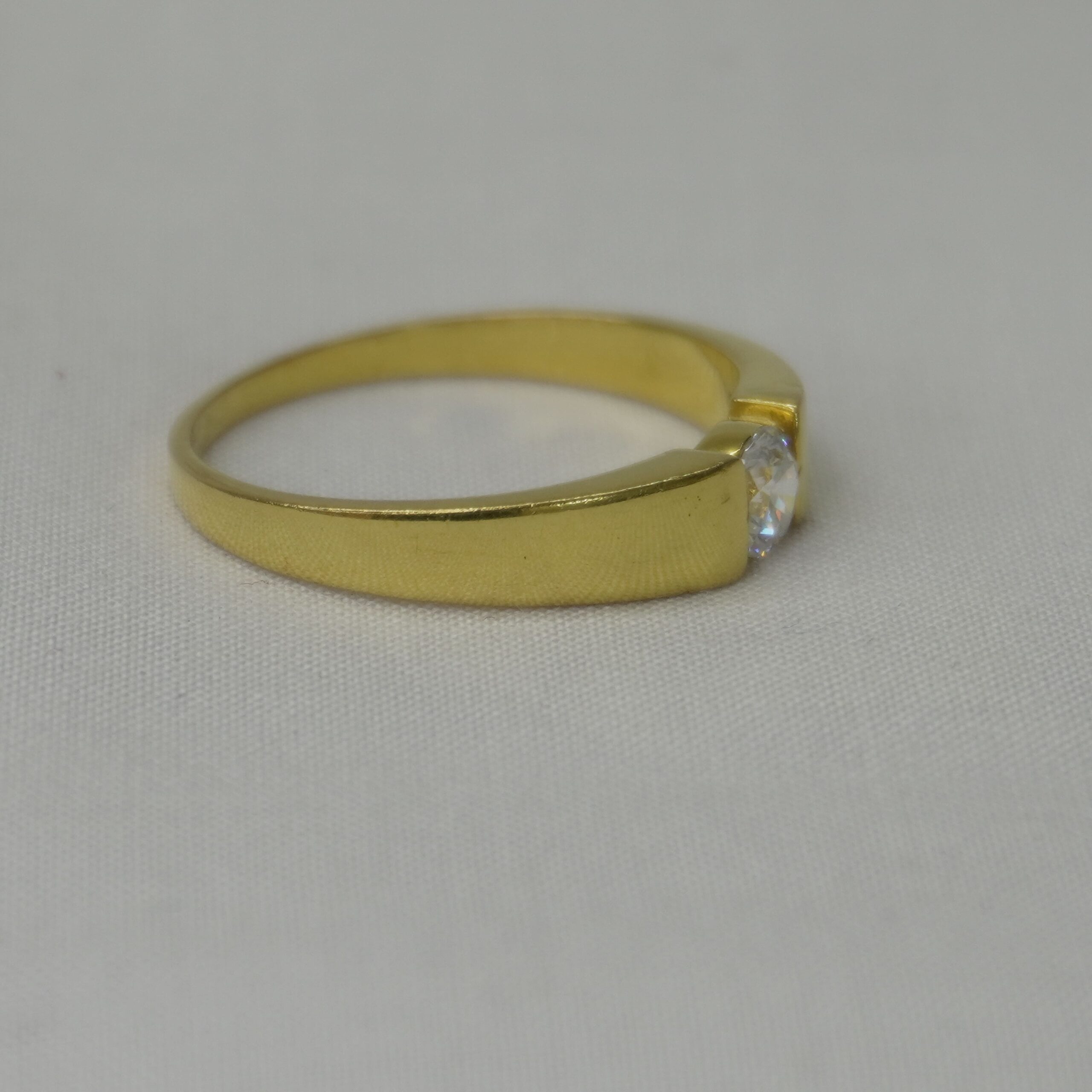 Elegant Hold Solitaire Gold Ring - Image 2