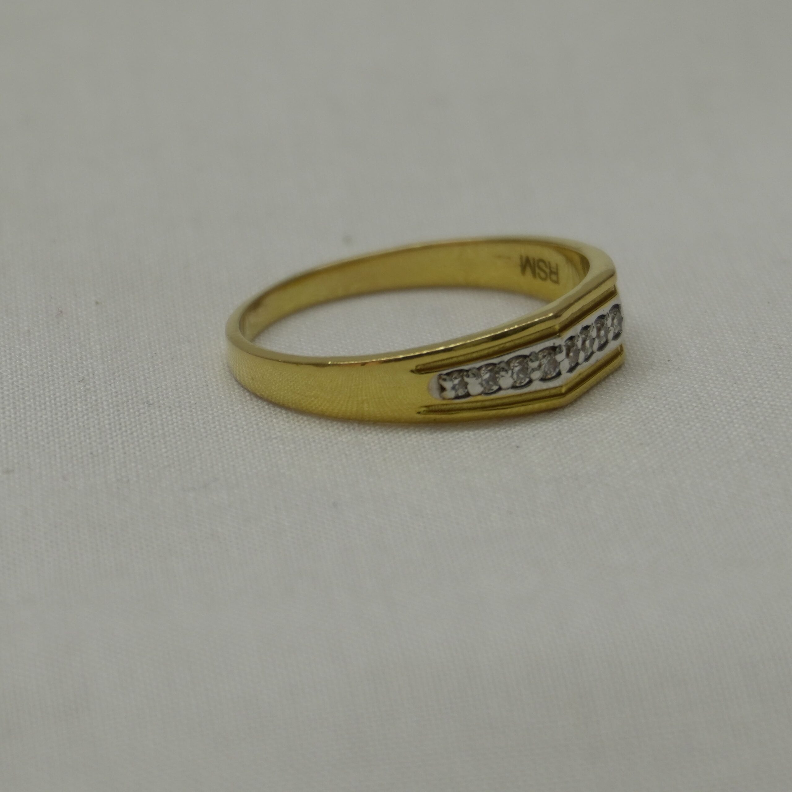 Classic Diamond Row Gold Ring - Image 2