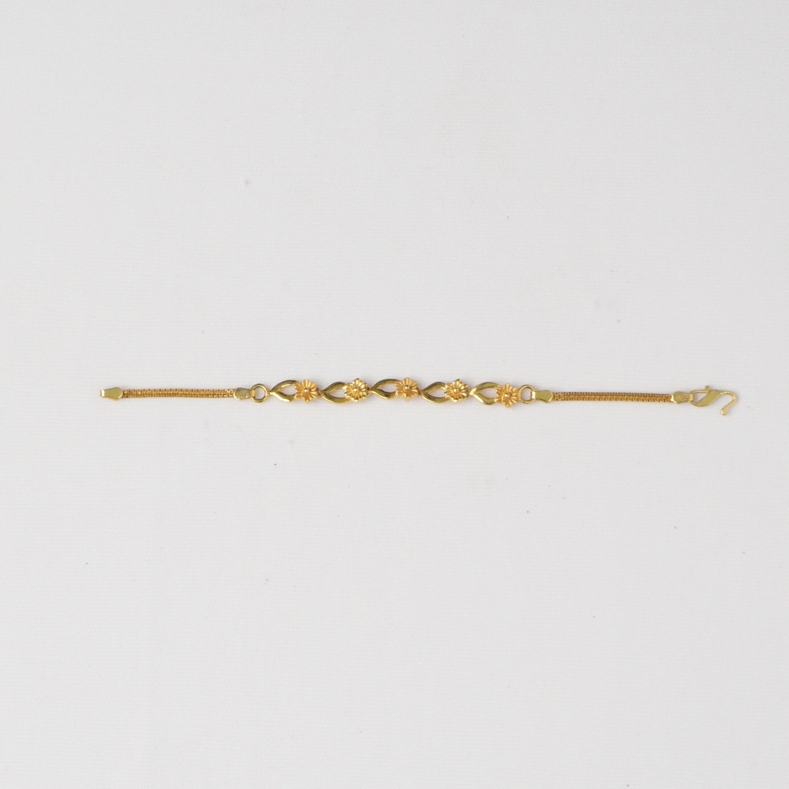 InfinityTwist GoldBracelet