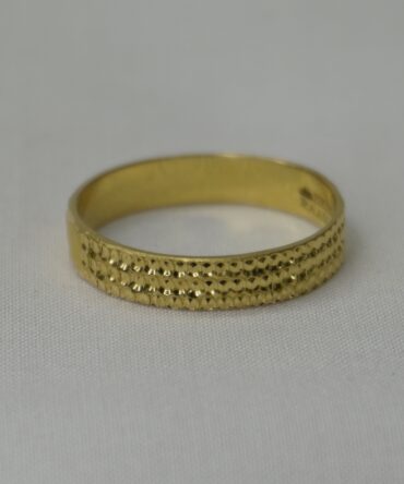 Textured Gleam Gold Ring