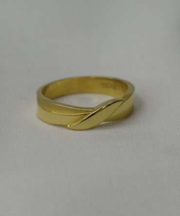 Unity Twist Ring