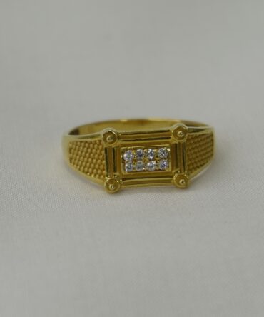 Regal Grid Gold Ring