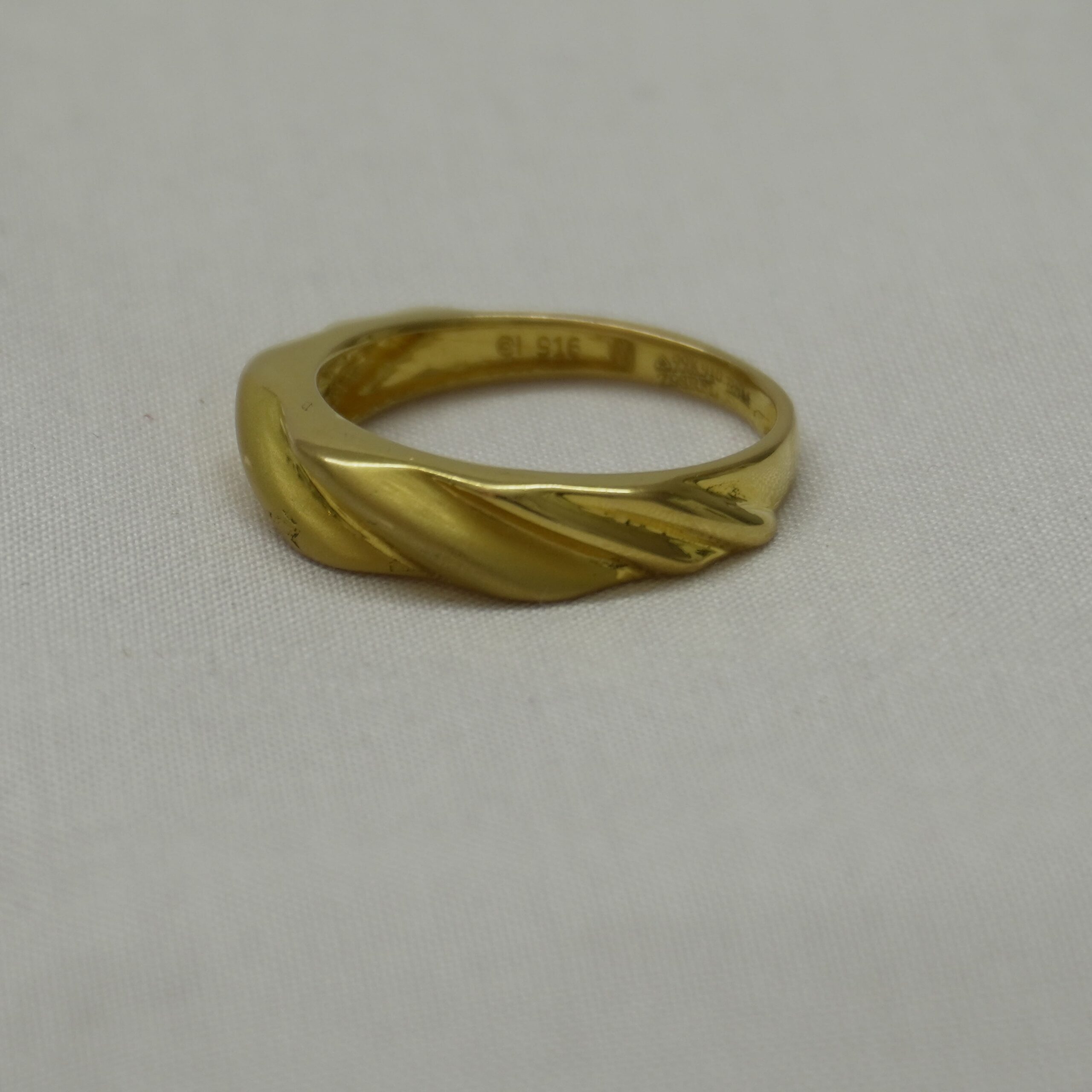 Twist Aura Gold Ring