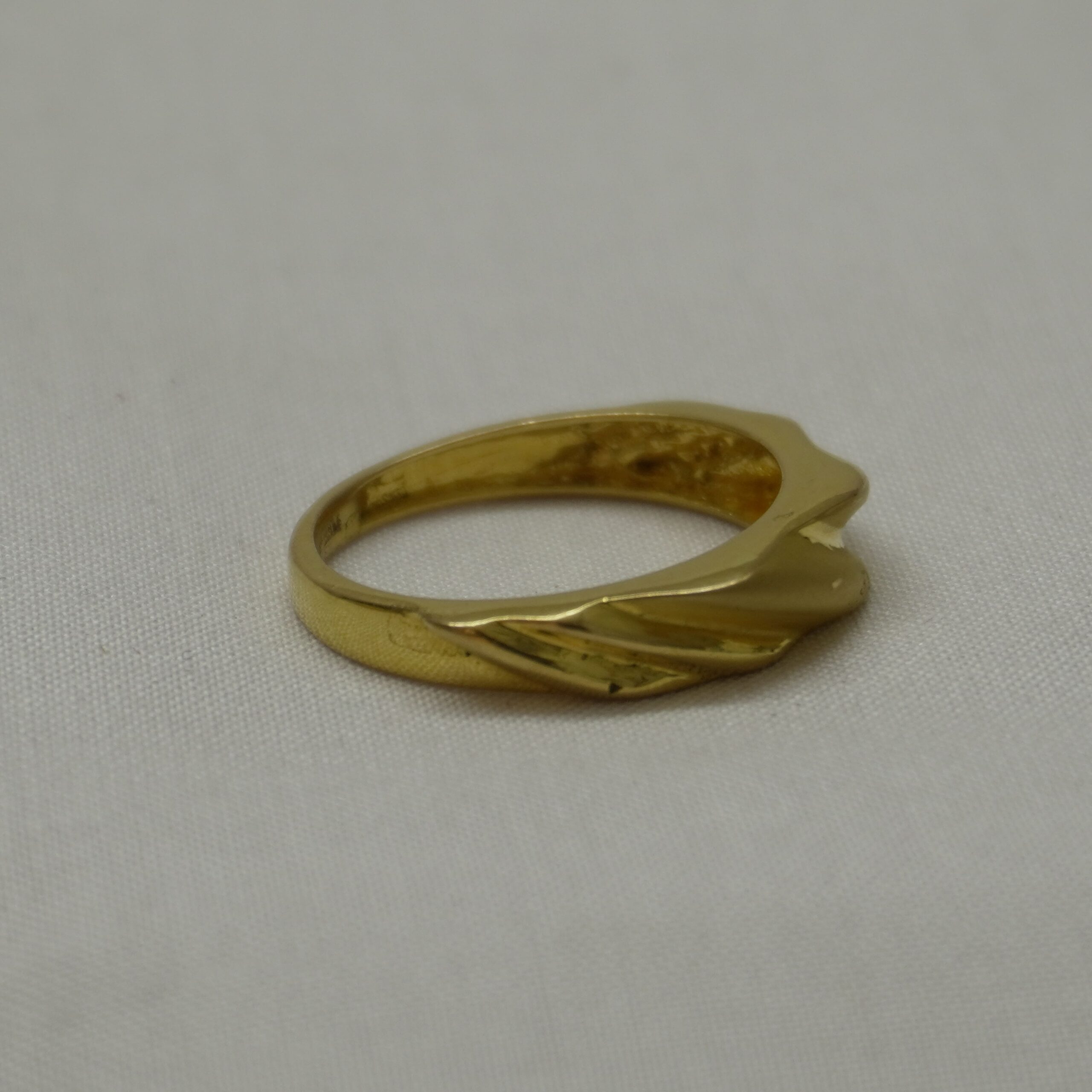 Twist Aura Gold Ring - Image 2